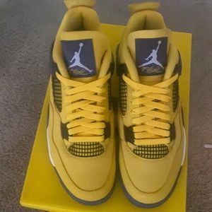 Lighting 4s size 8.5 DS NEVER WORN